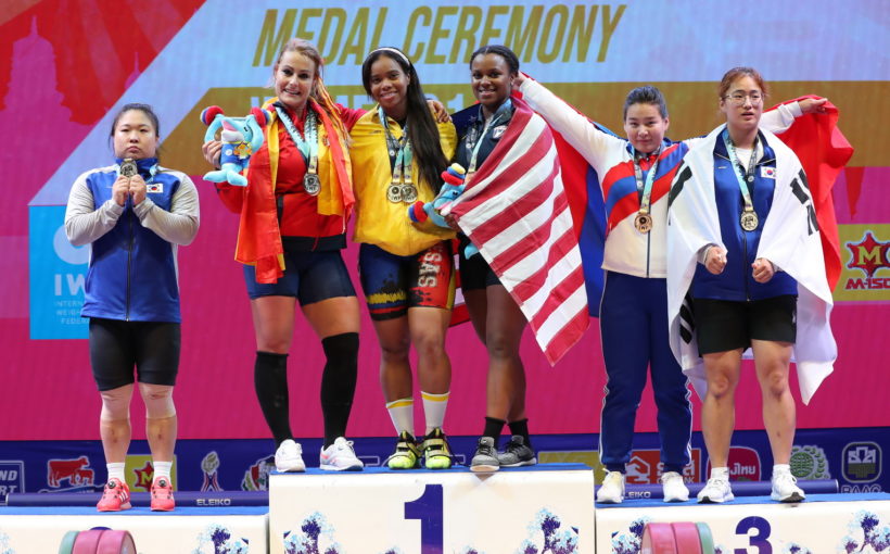 Podio de la categoría 81 kg femenina. Foto: IWF.